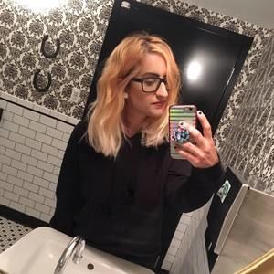 Meet your Posher, Clarissa